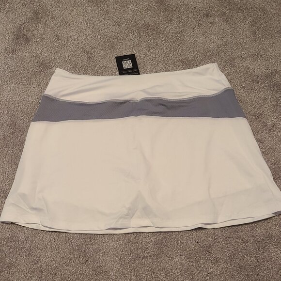 💎2/$18💎 NWT White skorts thin cooling,  and Stretchy - Picture 4 of 4
